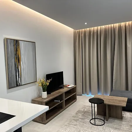 Joanna & Arya Engomi Apts *