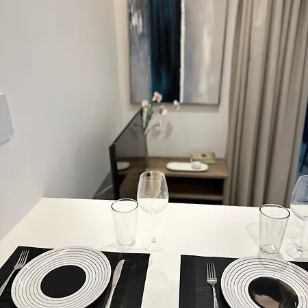 Joanna & Arya Engomi Apts *