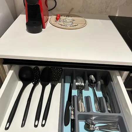 Joanna & Arya Engomi Apts *