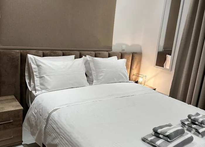 Joanna & Arya Engomi Apts アパート ニコシア