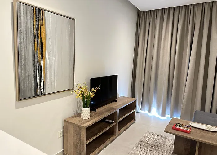 Joanna & Arya Engomi Apts *