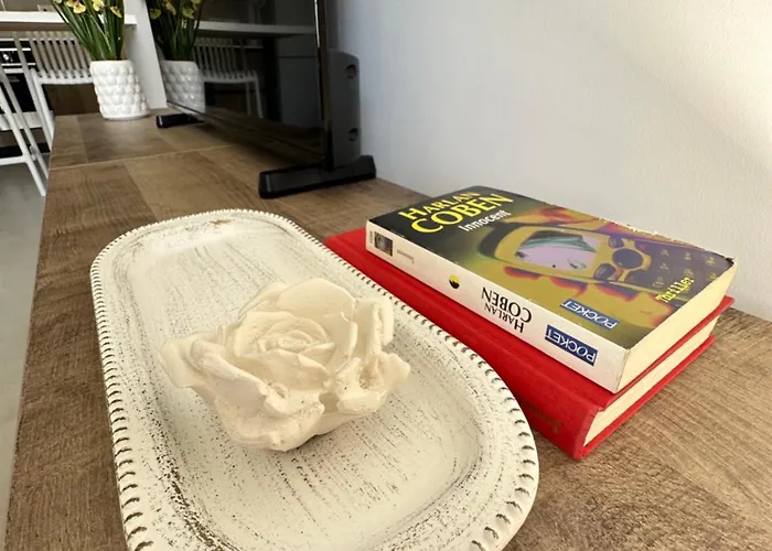 Joanna & Arya Engomi Apts アパート *