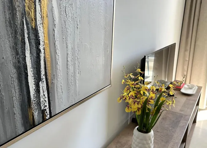 Joanna & Arya Engomi Apts *