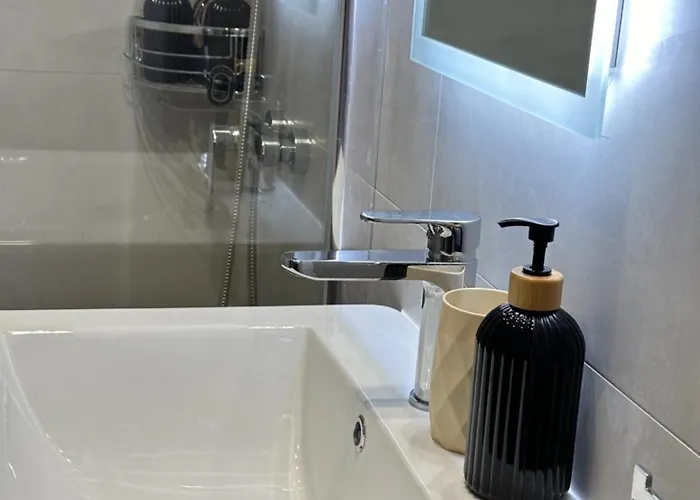 Joanna & Arya Engomi Apts * ニコシア