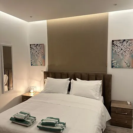 Joanna & Arya Engomi Apts *